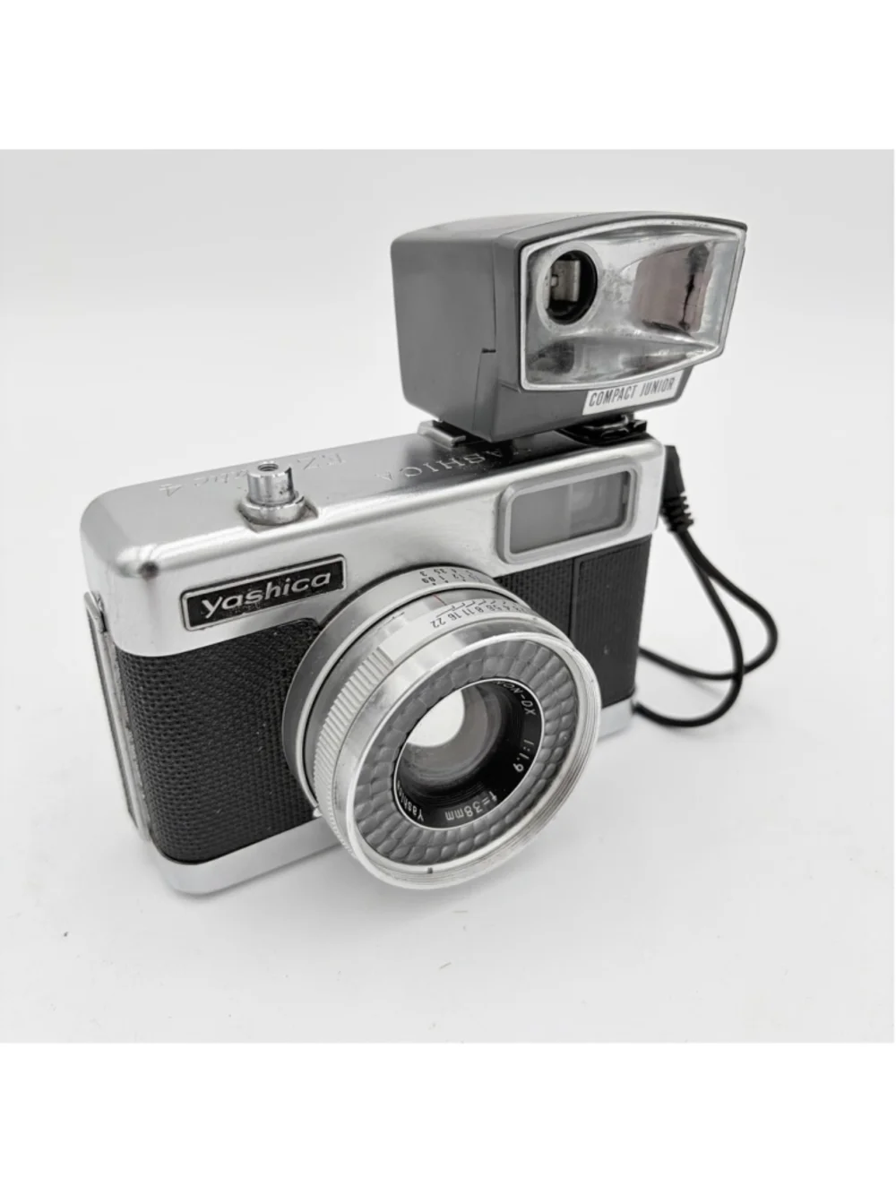 Yashica EZ-Matic 4 126 Film Camera Yashinon-DX 38mm f/1.9 w/ Flash Untested